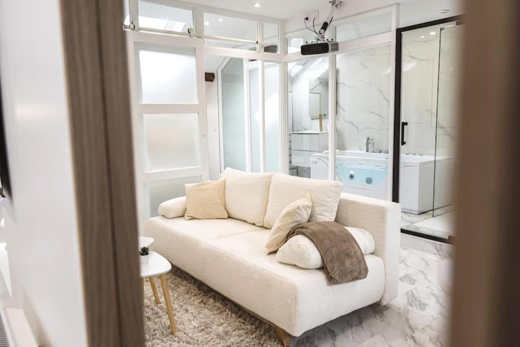 Oasis Chic - Spa Prive & Cinema Reims Exterior foto